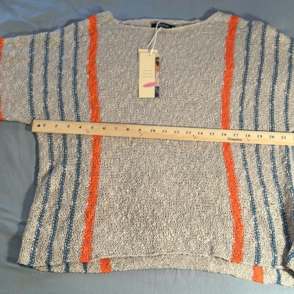 Stylish Gray Sweater with Vibrant Stripes - Picture 7 of 11